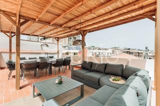 Location Appartement  Carrer de les jonqueres. Apartamento de 2 dormitorios con balcón y terraza en ciutat vell
