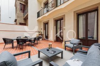 Location Appartement  Carrer de les jonqueres. Apartamento de 2 dormitorios con terraza en ciutat vella