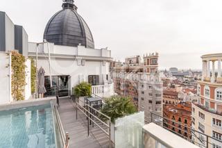 Rent Apartment  Gran vía. Apartmento de 2 dormitorios en malasaña