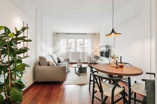 Location Appartement  Gran via de les corts catalanes. Apartamento de 3 dormitorios con balcón en sant antoni