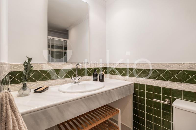 Foto 21ee20ee-72af-4ea3-9b29-19f096407e09. Alquiler apartamento ático de 3 dormitorios con balcón en azca en Madrid