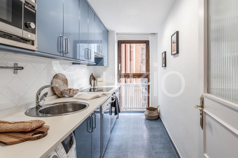 Foto a7bcdefa-c209-4d22-9ca4-6d4eb15bd386. Alquiler apartamento ático de 3 dormitorios con balcón en azca en Madrid