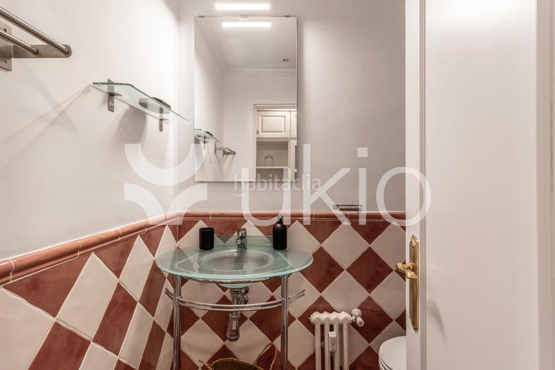 Foto ce4ecdcc-92db-4c8e-ba47-9cb5005f25b9. Alquiler apartamento ático de 3 dormitorios con balcón en azca en Madrid