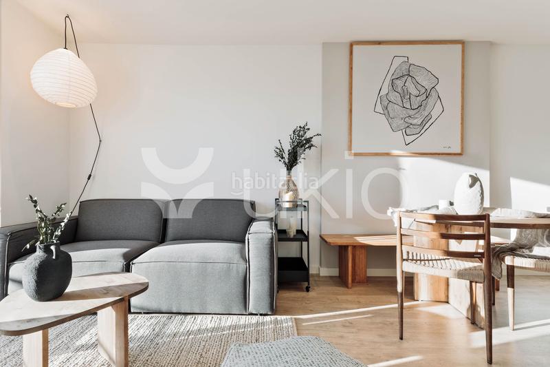 Foto 123901bc-67cd-40c8-8d45-96e7a0171506. Alquiler ático  de 1 habitación con oficina y terraza en sant gervasi en Barcelona