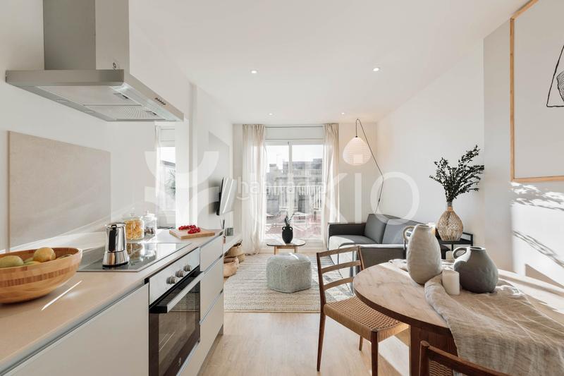 Foto 56d0b80d-4f40-4c96-bb18-88d0fa992016. Alquiler ático  de 1 habitación con oficina y terraza en sant gervasi en Barcelona
