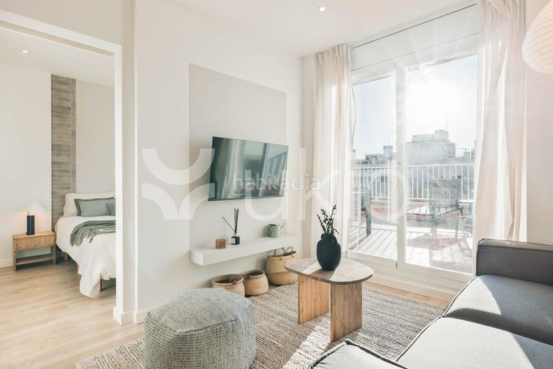 Foto 95940faf-abab-485f-b59b-3802b8cc16ce. Alquiler ático  de 1 habitación con oficina y terraza en sant gervasi en Barcelona