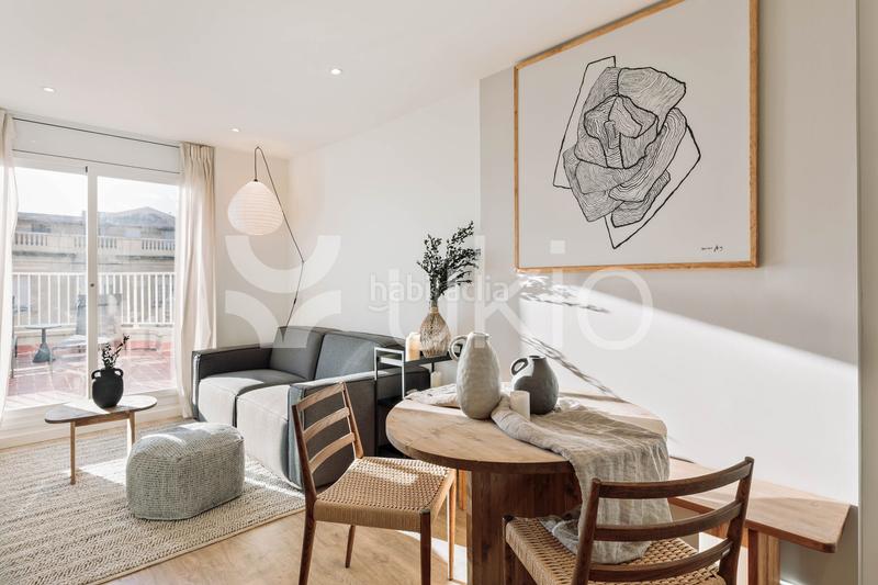 Foto a15449bf-5f9e-4925-b18e-fa3070d4b136. Alquiler ático  de 1 habitación con oficina y terraza en sant gervasi en Barcelona