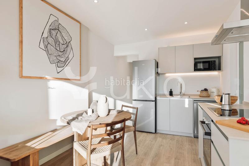 Foto a96111ae-2f2d-42be-b3c9-5541569c4325. Alquiler ático  de 1 habitación con oficina y terraza en sant gervasi en Barcelona