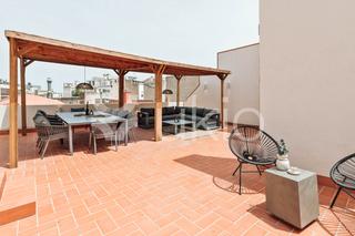Location Attique  Carrer de les jonqueres. Ático de 2 dormitorios y terraza en ciutat vella