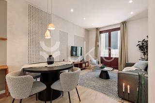 Alquiler Apartamento  Carrer de les jonqueres. Apartamento de 3 dormitorios con balcón y terraza en ciutat vell