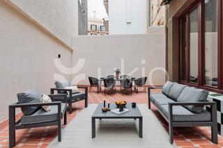 Alquiler Apartamento  Carrer de les jonqueres. Apartamento de 2 dormitorios y terraza en ciutat vella