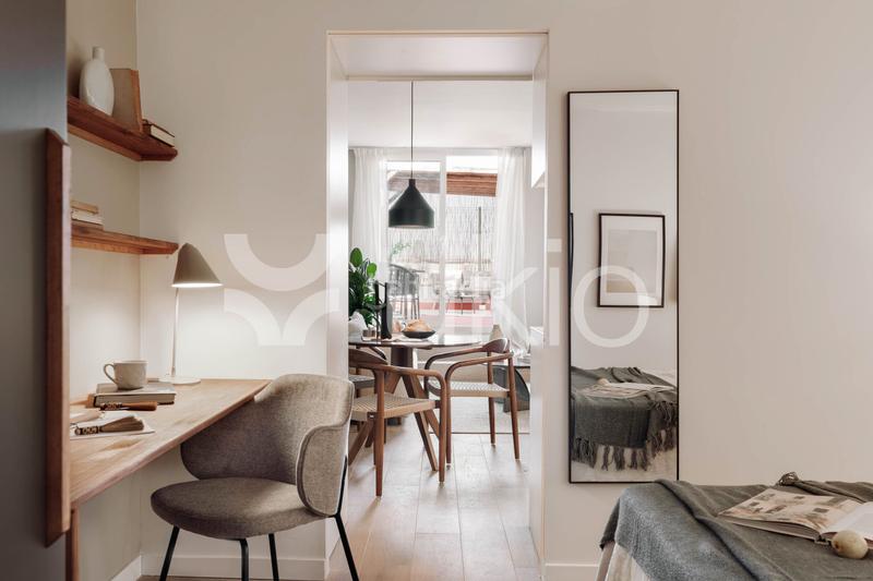 Foto 69a6edef-c8fa-46b4-8dce-a8a3ba150f25. Alquiler ático  de 1 dormitorio con terraza en eixample dreta en Barcelona