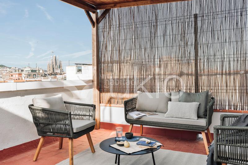 Foto 1d72d023-ee3d-498c-aa70-0affd525c2e5. Lloguer àtic amb calefacció a Dreta de l´Eixample Barcelona