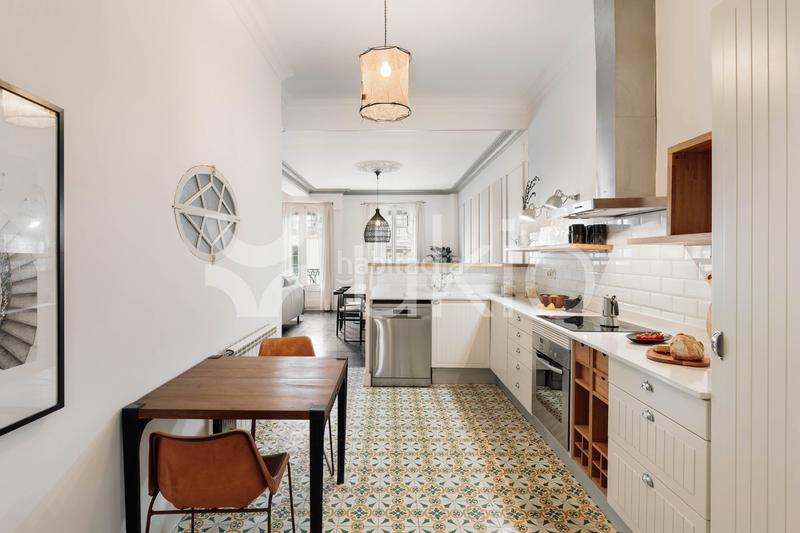 Foto a0debeba-5106-4792-b536-1ae894239c98. Alquiler apartamento  de 2 habitaciones y oficina en gràcia en Barcelona