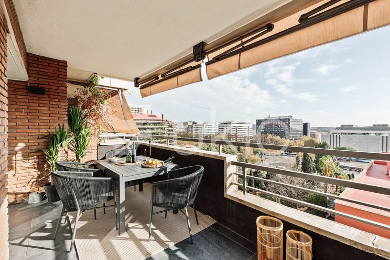 Alquiler Apartamento  Carrer de manila. Apartamento de 2 dormitorios con terraza y piscina comunitaria e