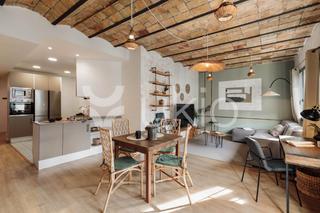 Lloguer Apartament  Carrer de balmes. Apartamento de 2 dormitorios con balcón en sant gervasi