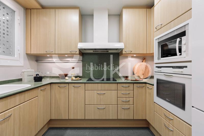 Foto 71cda32e-d60b-4a8a-a282-700c8adbc3db. Alquiler apartamento  de 4 dormitorios con terraza y oficina en sant gervasi en Barcelona