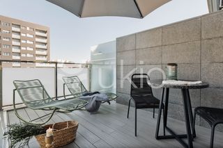 Lloguer Apartament  Carrer de cal�bria. Apartamento de 2 dormitorios con terraza en eixample esquerra