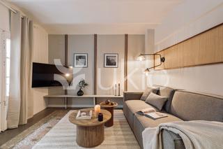 Rent Apartment  Carrer de pere iv. Apartamento de 2 dormitorios con balcón en poblenou