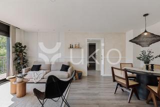 Location Appartement  Carrer de morales. Apartamento de 3 dormitorios con terraza y piscina en les corts