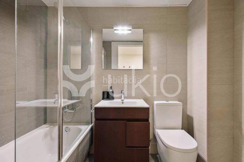 Foto a8dbb423-8844-48db-81bb-d5ea860f5f30. Rent apartment with heating pool in Barri de les Corts Barcelona