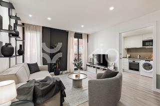 Lloguer Pis  Carrer de morales. Apartamento de 2 dormitorios con oficina en les corts