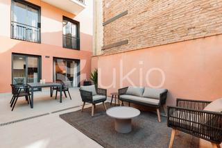Miete Appartement  Carrer de morales. Apartamento de 3 dormitorios con terraza en les corts