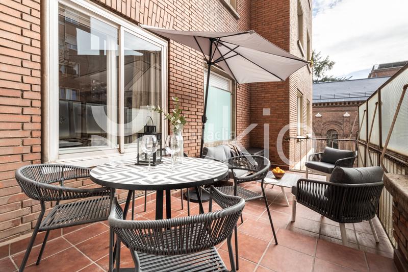 Foto 4e1e3d21-a174-4992-8d31-bc7fbe8f285e. Alquiler apartamento  de 3 dormitorios con terraza en Almagro en Madrid