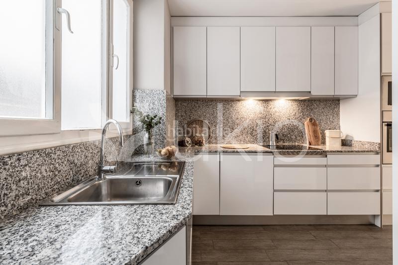 Foto 67b3e143-9df7-4b6e-9b37-25a1a6c4a4aa. Alquiler apartamento  de 3 dormitorios con terraza en Almagro en Madrid