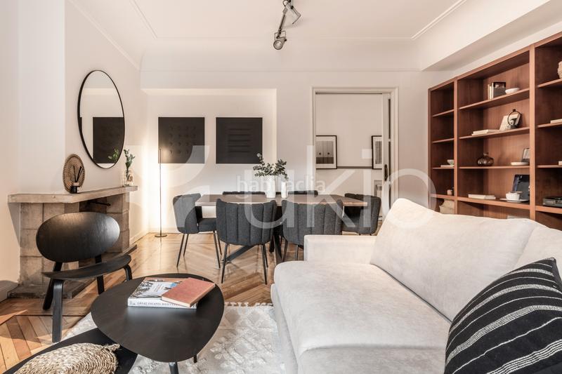 Foto 93caa380-9055-4190-8ffc-0fffa8b39762. Alquiler apartamento  de 3 dormitorios con terraza en Almagro en Madrid