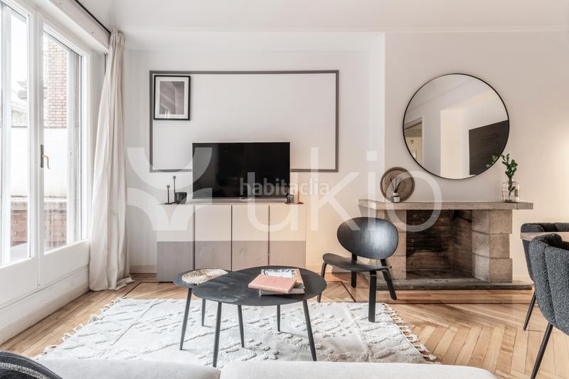 Foto ac0aeba1-643d-4844-a636-efd0bc3da803. Alquiler apartamento  de 3 dormitorios con terraza en Almagro en Madrid