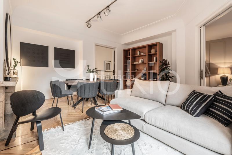 Foto b443d59e-a604-4875-adac-363809918fce. Alquiler apartamento  de 3 dormitorios con terraza en Almagro en Madrid