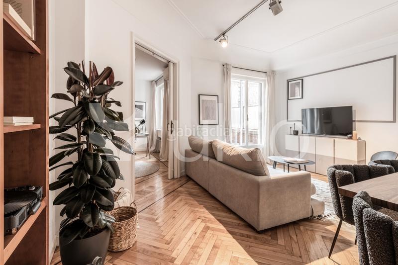 Foto fa060a11-5452-4c8a-8c63-40fb86186def. Alquiler apartamento  de 3 dormitorios con terraza en Almagro en Madrid