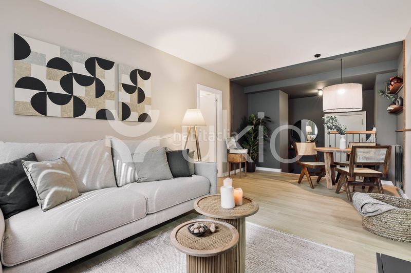 Alquiler Apartamento  Carrer del perelló. Apartamento de 2 habitaciones con piscina en poblenou
