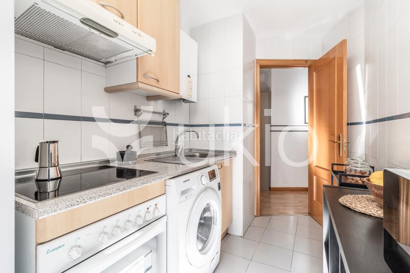 Foto 8a329b46-fe1c-44a6-9f48-4e33bdf6fb74. Alquiler apartamento  2 dormitorios con piscina en Madrid
