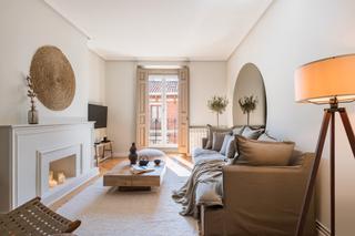Location Appartement  Calle del conde de xiquena. Apartamento de 3 habitaciones en chueca