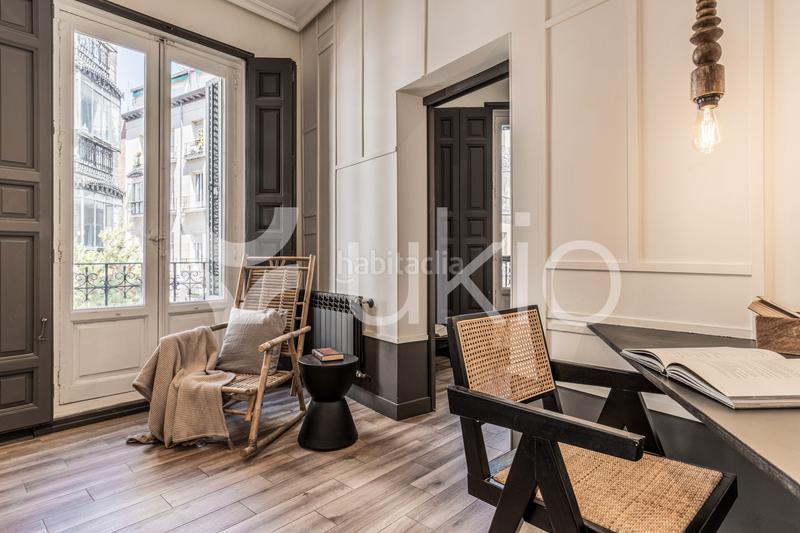 Foto be3d7ee6-9d46-40fa-9929-f44b6bf70555. Alquiler apartamento  de 4 habitaciones en chueca en Madrid