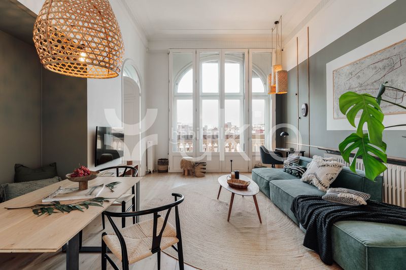 Alquiler Apartamento  Carrer de balmes. Estiloso apartamento de dos dormitorios en el centro de barcelon