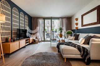 Location Appartement  Carrer de rocafort. Apartamento de 3 dormitorios con balcón en el eixample