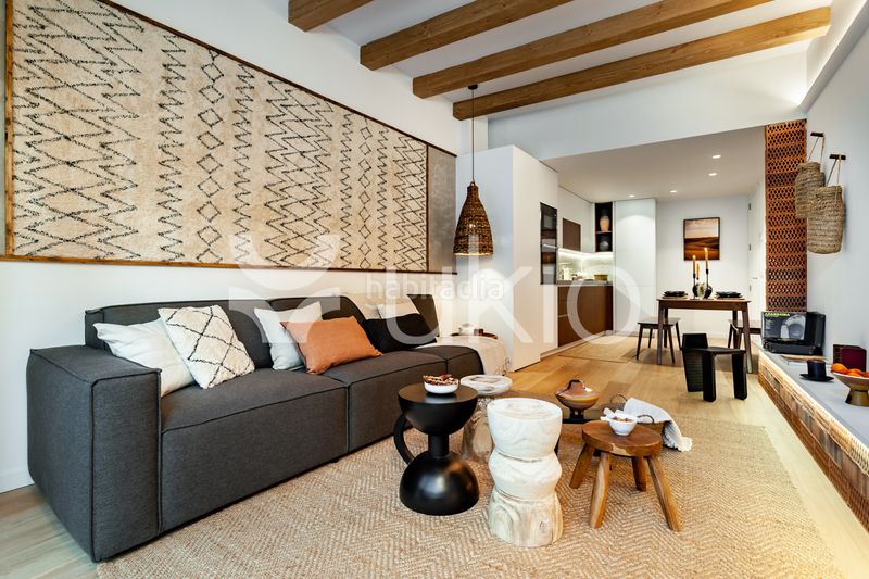 Foto 11c48742-ccdc-40c3-ba2b-b22b3ce09bcb. Alquiler apartamento  de 2 dormitorios con piscina y jardín en gracia en Barcelona