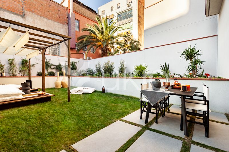 Foto 42639a2d-94a6-4502-8a58-6adece389c58. Alquiler apartamento  de 2 dormitorios con piscina y jardín en gracia en Barcelona