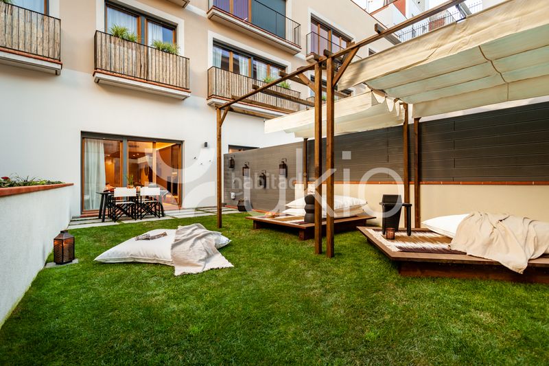 Foto 789434d8-7d8e-4e8a-b0b7-a88fffd36853. Alquiler apartamento  de 2 dormitorios con piscina y jardín en gracia en Barcelona