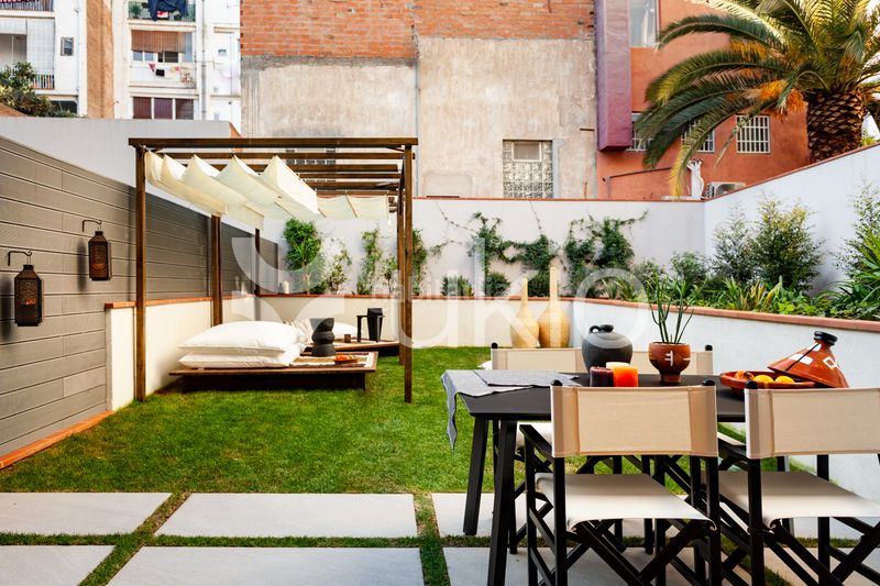 Foto 886312ff-1ec9-440f-9c2b-fec10b7e43ca. Alquiler apartamento  de 2 dormitorios con piscina y jardín en gracia en Barcelona