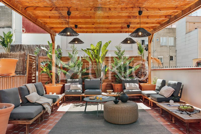 Foto be26b604-6b1d-471f-827b-3743adc76618. Alquiler apartamento  de 2 dormitorios con piscina y jardín en gracia en Barcelona