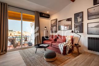 Alquiler Apartamento  Carrer de martínez de la rosa. Apartamento de 2 dormitorios con terraza con vistas a la sagrada