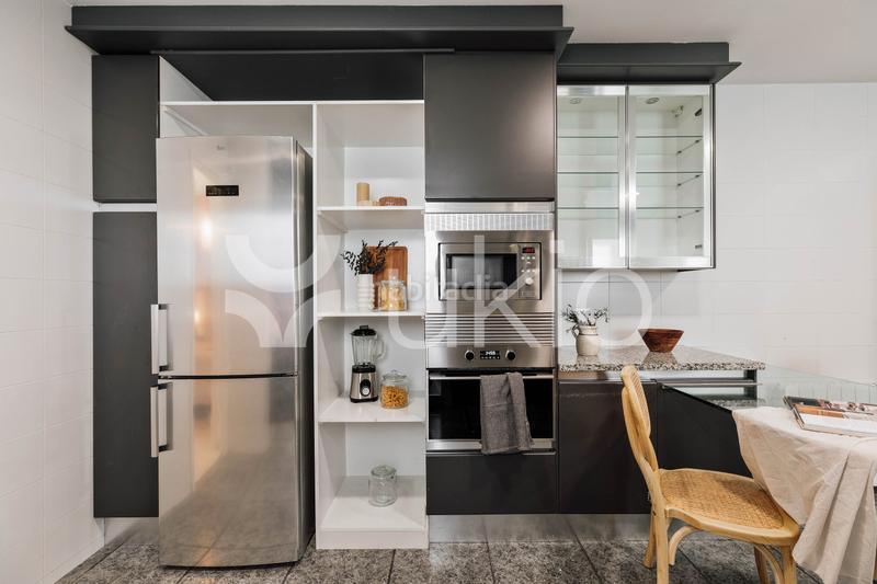 Foto 15b7e125-2b0f-4bbc-aaad-d5e432a7e755. Alquiler apartamento  de 4 habitaciones en esquerra eixample en Barcelona