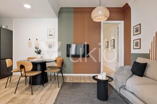 Alquiler Apartamento  Carrer del rosselló. Apartamento de 3 habitaciones con en gràcia