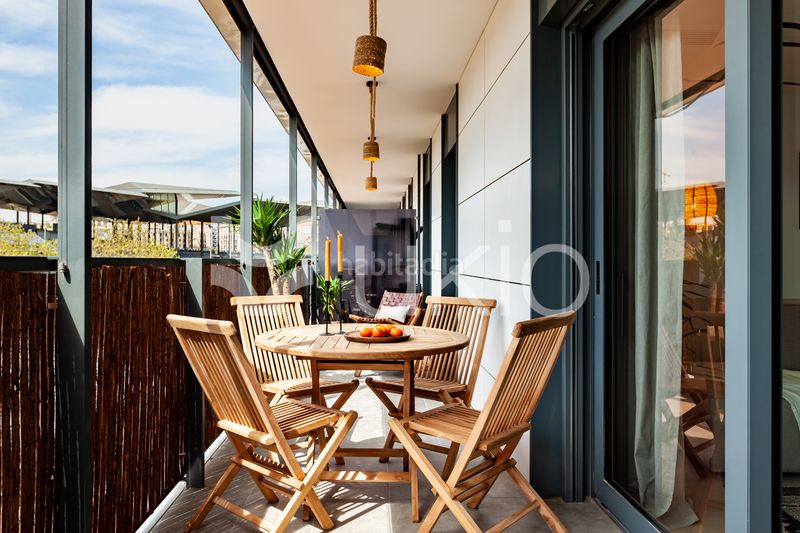 Alquiler Apartamento  Carrer d'àlaba. Apartamento de 2 dormitorios con terraza y piscina en poble nou
