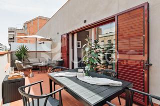 Lloguer Apartament  Carrer de floridablanca. Apartamento de 2 habitaciones con terraza en sant antoni