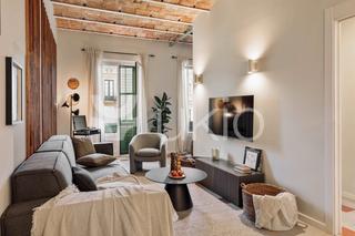 Rent Apartment  Ronda de sant pere. Apartamento de 2 habitaciones con oficina en eixample dreta